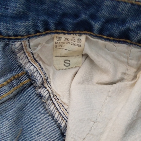 Vintage Washed Denim Distressed Jeans - Picture 5 of 9